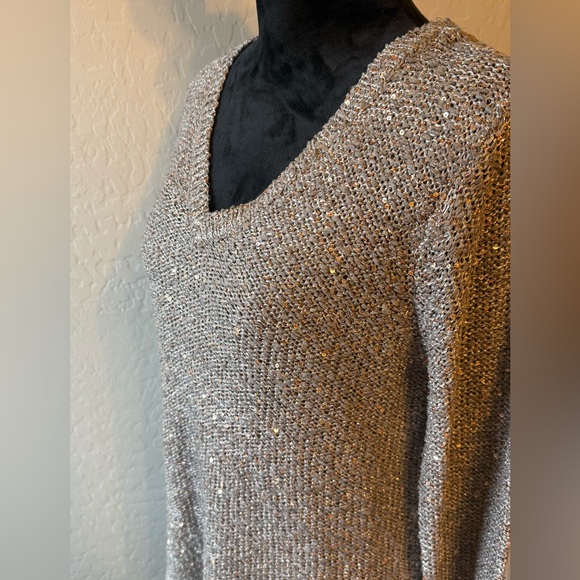 Apt. 9 Women's Tan V-Neck Sweater with copper sequins and metallic thread. NWT - Picture 2 of 9